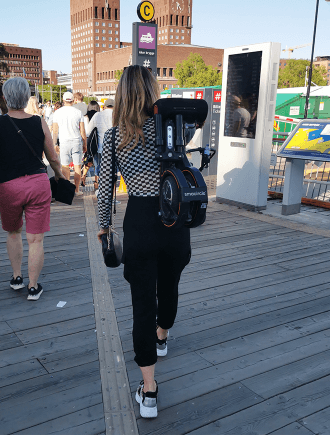 Max load 100kg The backer’s picture 1 of the best selling ecosmart foldable electric scooter bike Smacircle S1 on sale with innovative and unique design, the compact ebike or e-scooter that is compact enough to fit in a bag or backpack. 